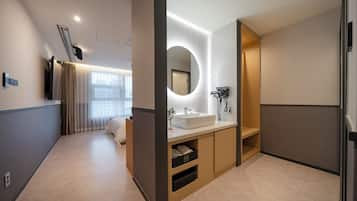 Cinema | Individually decorated, individually furnished, free WiFi, bed sheets