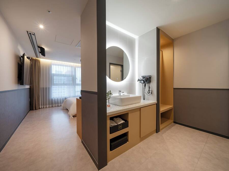 Cinema | Individually decorated, individually furnished, free WiFi, bed sheets