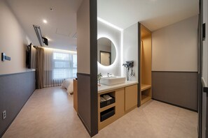 A modern bathroom with a large mirror, a sink, and a shower area. - Siheung No25 hotel Geobuksum (Siheung)