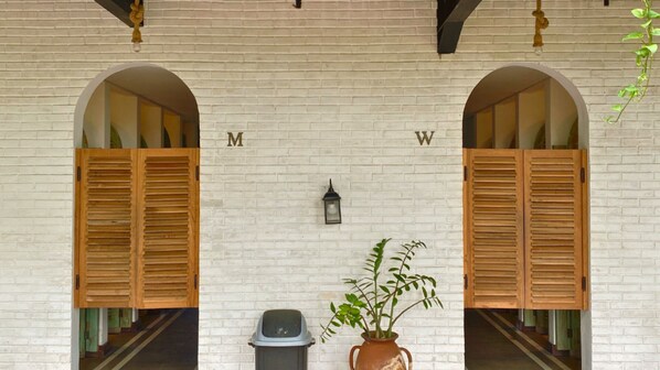 Basic Shared Dormitory, Mixed Dorm | Bilik Mandi | Pancuran mandi, hulu semburan mandi hujan 