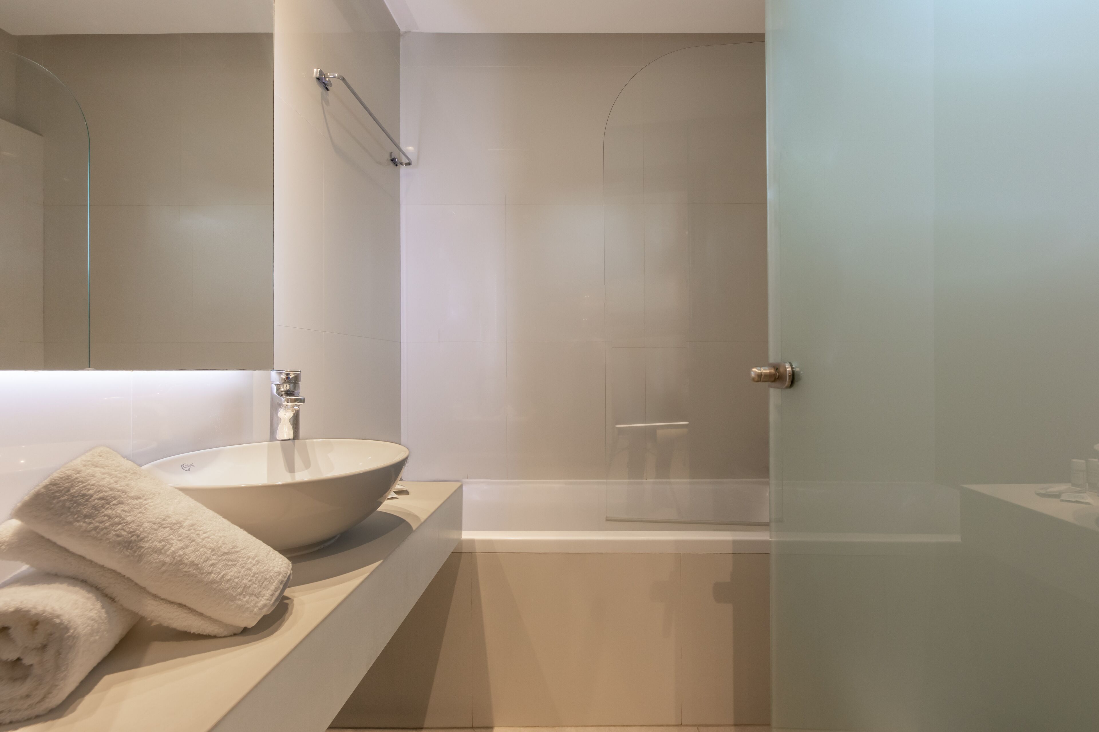 Family Room | Bathroom | Shower, rainfall showerhead, hair dryer, towels