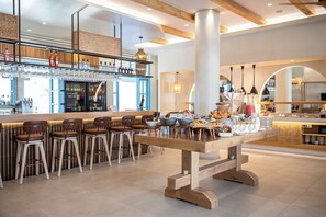 Free daily buffet breakfast  - Mythos Suites Hotel (Kos)