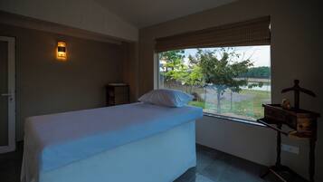 Deep-tissue massages, Swedish massages, Thai massages, 1 treatment room