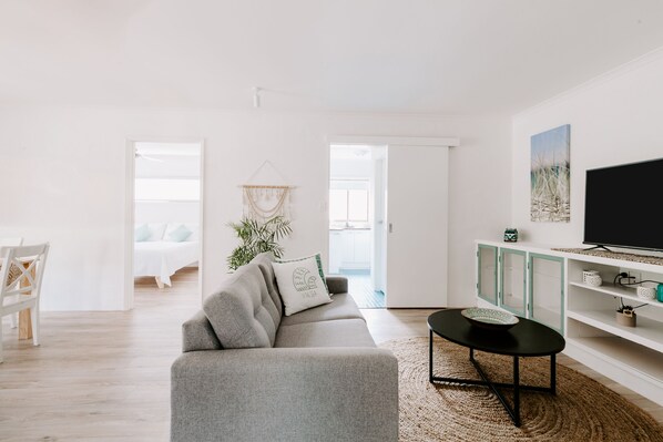 Smart TV, books - Beach Vibes - "Bisbee at Alex" (Alexandra Headland)