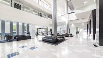 Coin salon dans le hall