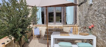 Tranquility, beautiful views, with large heated swimming pool in Lot et Garonne