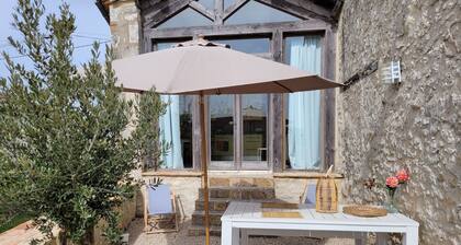 Tranquility, beautiful views, with large heated swimming pool in Lot et Garonne
