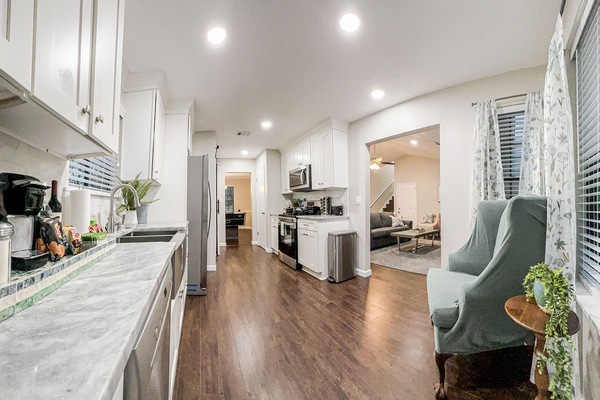 Kylskåp, mikrovågsugn, ugn och spishäll