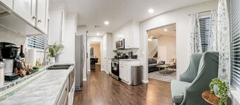 NEW! King Bed - Near ATL - Huge Backyard W/Deck - PETS
15% off between 1/1-1/31