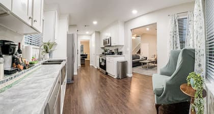 NEW! King Bed - Near ATL - Huge Backyard W/Deck - PETS
15% off between 1/1-1/31