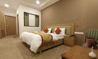 Escritorio y espacio para trabajar con laptop 