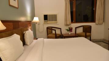 Standard Room | Desk, laptop workspace, soundproofing, iron/ironing board