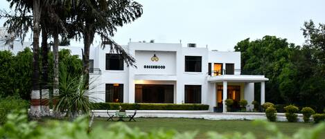 Pintu masuk hartanah