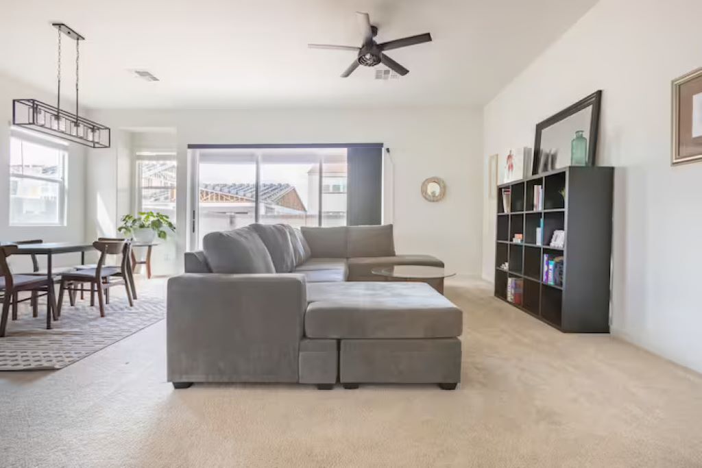 Sleeps up to 6/~3 Bedrooms; twin and queen w/En Suite and shared Bathrooms