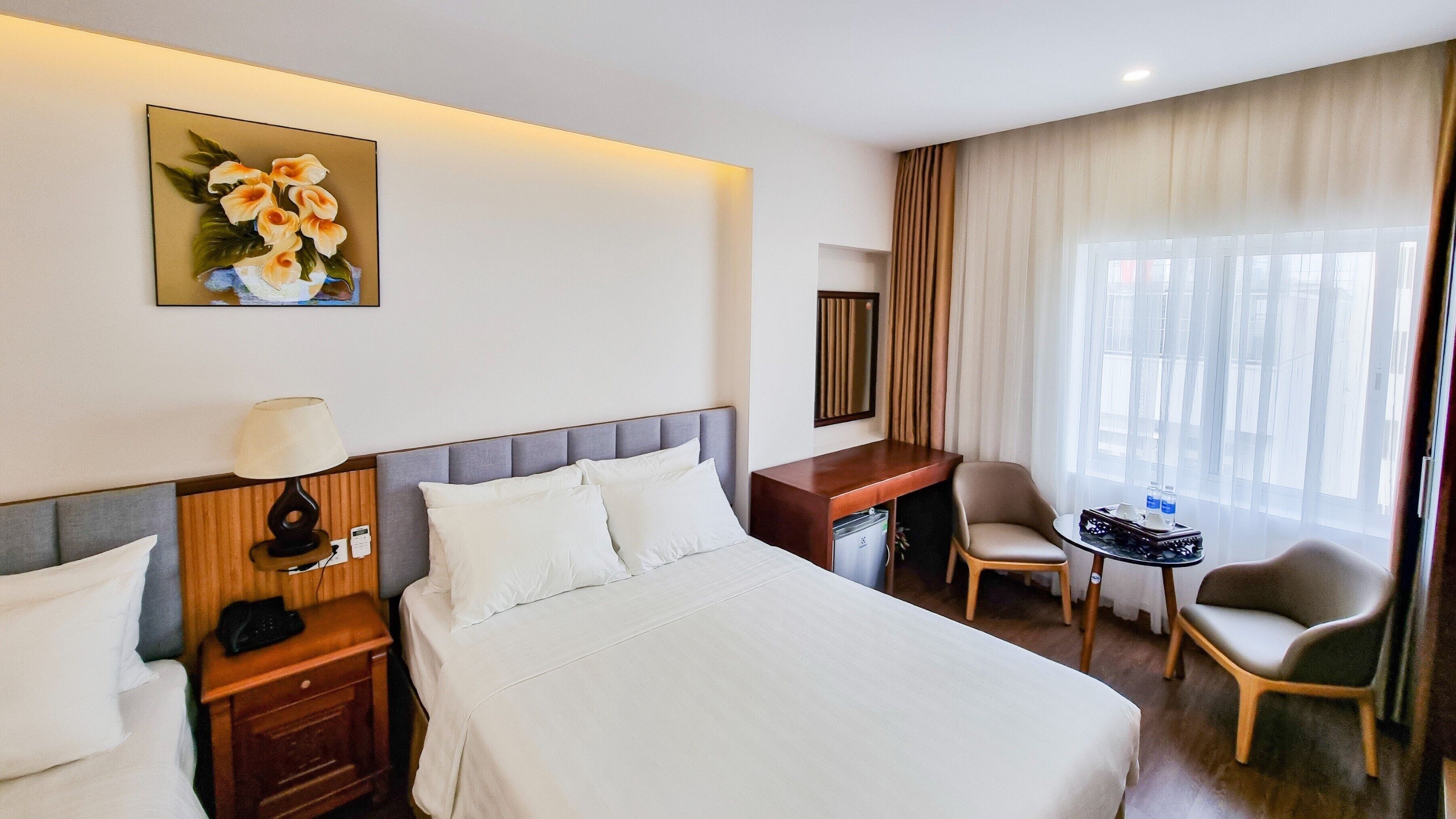 Family Room | Minibar, desk, soundproofing, free WiFi