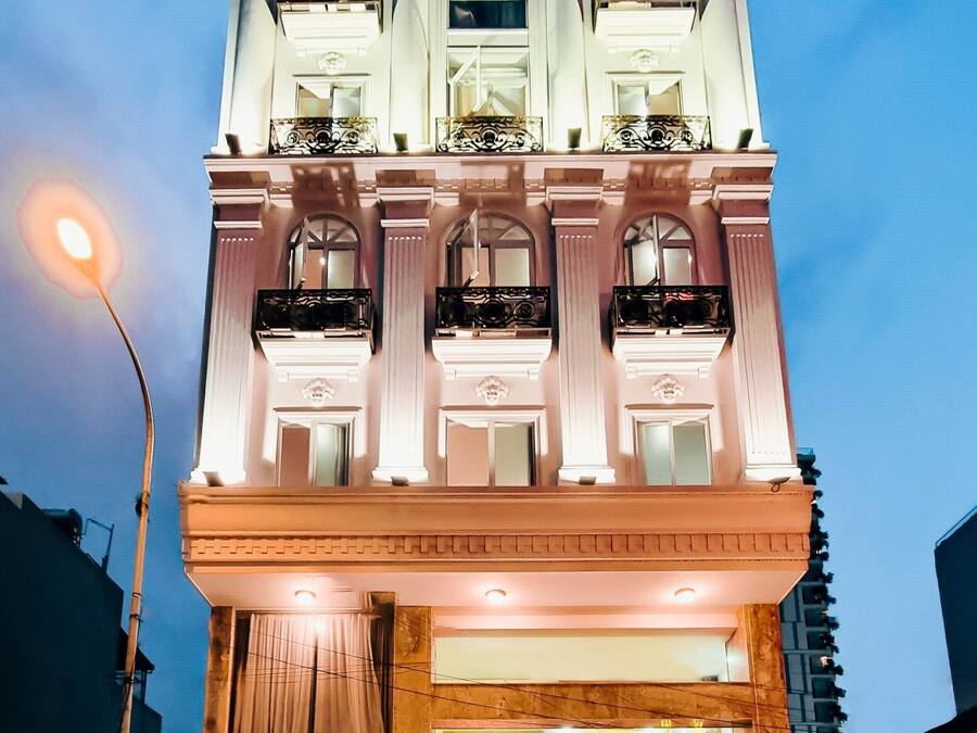 Vista frontal de la propiedad