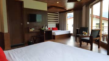 Habitación familiar, varias camas, vistas al valle | Sábanas de algodón egipcio y ropa de cama de alta calidad