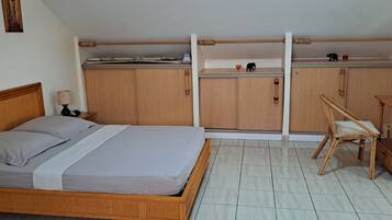 1 slaapkamer, een bureau, een strijkplank/strijkijzer, gratis wifi