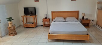 Spacious two-room apartment in Baie-Mahault