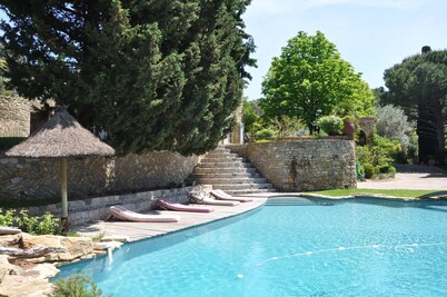 PRETTY VINEYARD COTTAGE ON PROPERTY 12 MINS FROM BANDOL AND BEACHES CLIM SWIMMING POOL