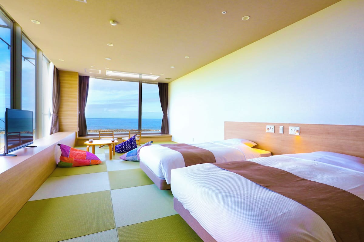 In-room safe, blackout curtains, free WiFi, bed sheets