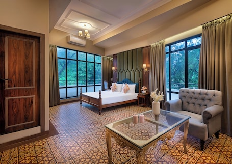 Premium Club Room with 2 way Airport Transfers and Cocktail Houes | Soundproofing, free WiFi