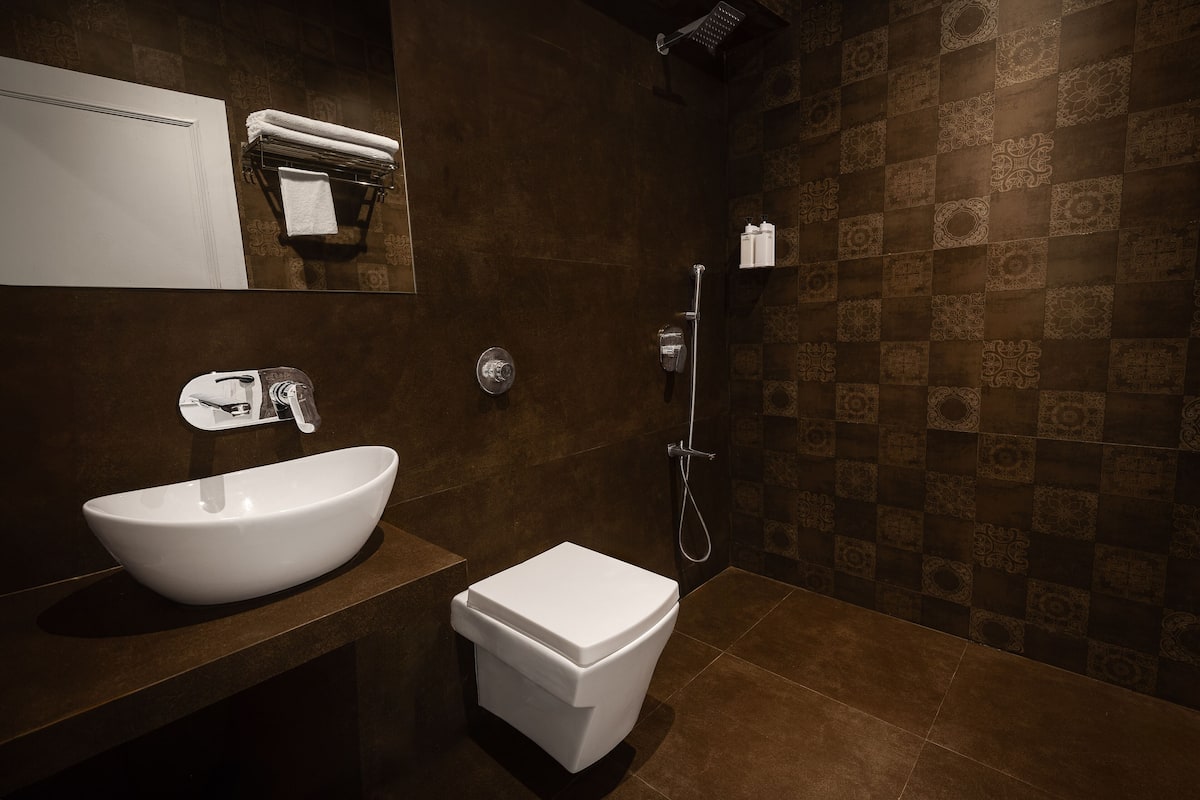 Ücretsiz banyo/kozmetik ürünleri, terlik