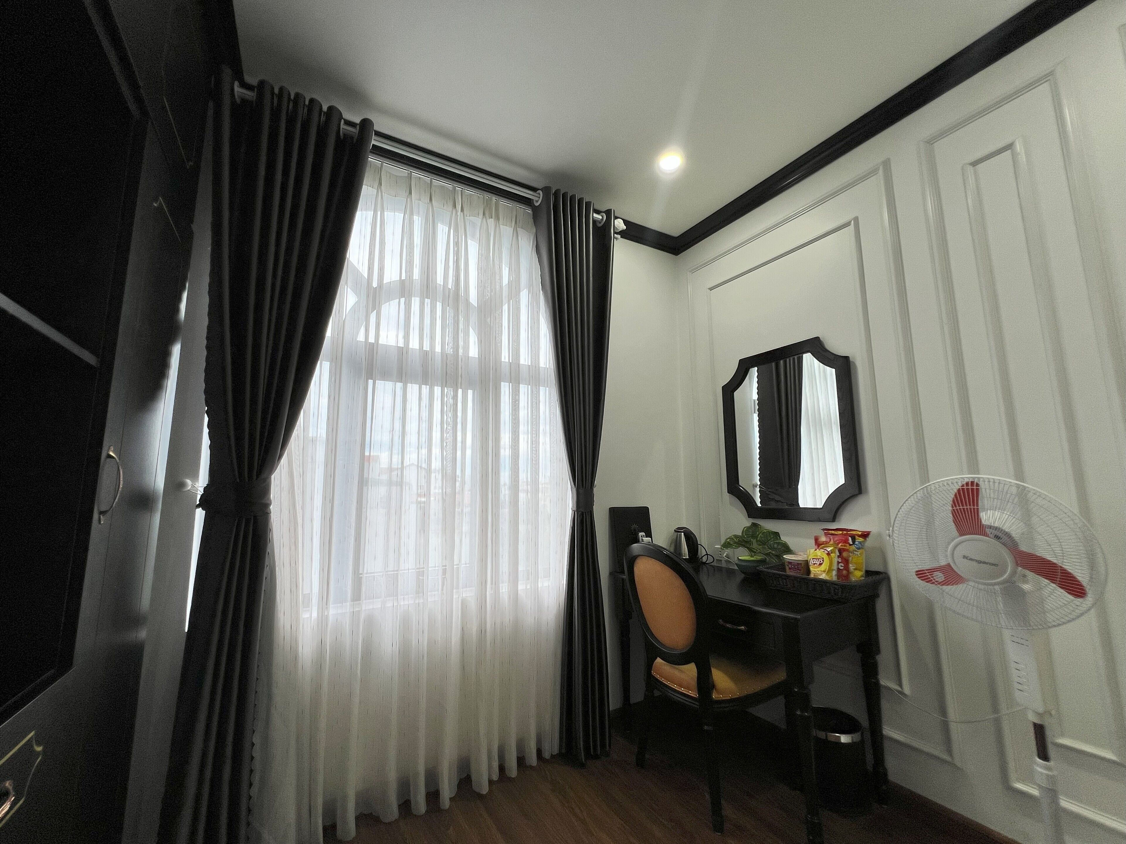 Superior-Zimmer, 1 King-Bett, Stadtblick | Hochwertige Bettwaren, Betten mit Memory-Foam-Matratzen, Zimmersafe