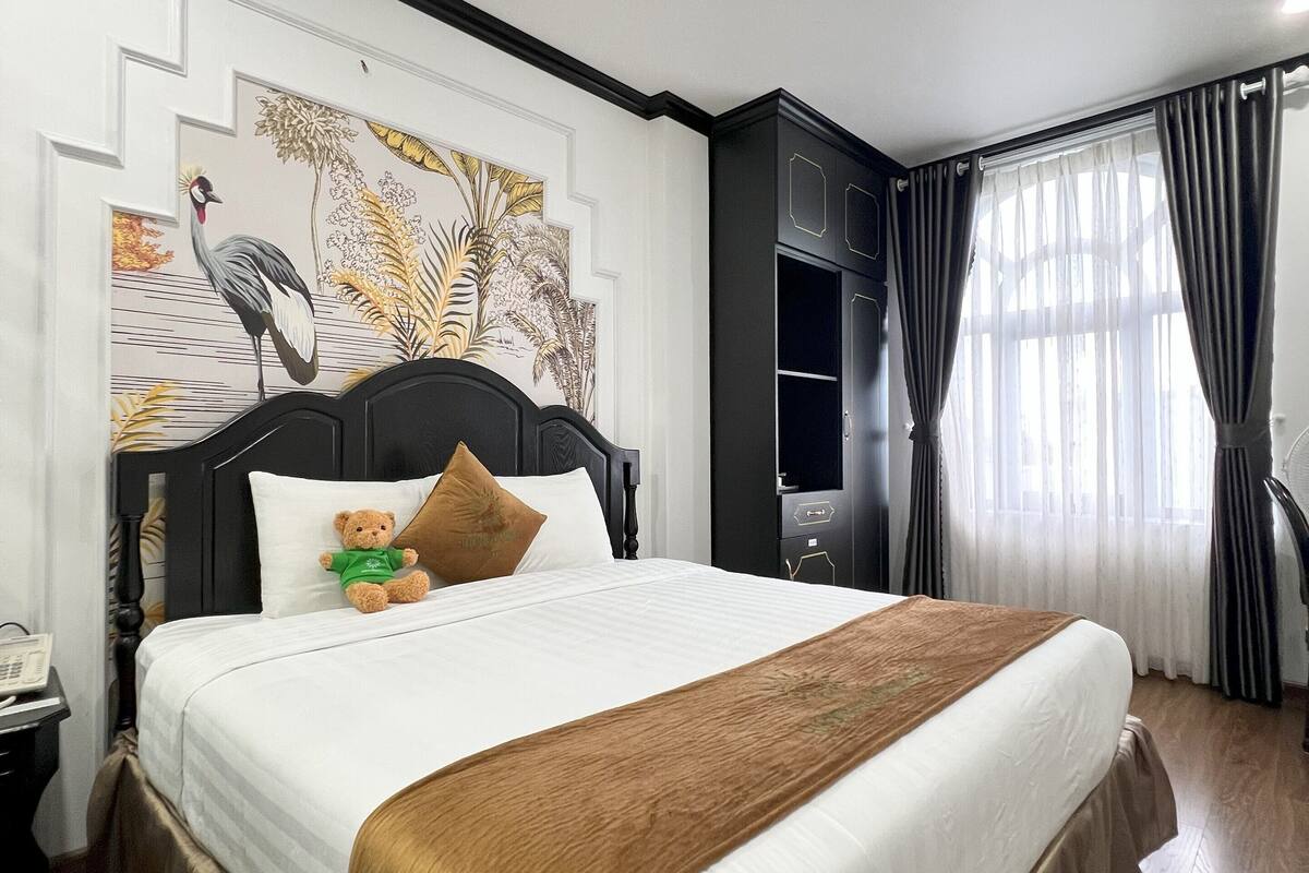 Superior Room, 1 King Bed, City View | 1 bedroom, premium bedding, memory foam beds, in-room safe