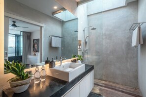 Bathroom - Loft Erika (Canggu)