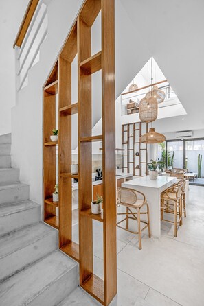 Fridge, microwave, stovetop, electric kettle - Besso Villa by Betterplace (Kerobokan)