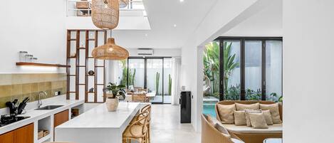 冷蔵庫、電子レンジ、コンロ、電気ポット