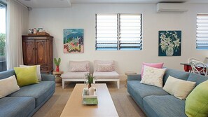 Smart TV, books, offices