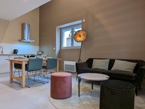 Interior - Charming House in Angoulême: Private Courtyard, Modern Amenities, Pet-Friendly, Close to Attractions (Angoulême)