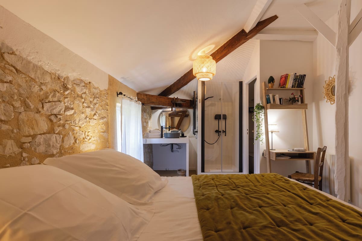 Standard Room, 1 Queen Bed, Non Smoking, Garden View | Premium bedding, memory foam beds, WiFi (free), individually decorated