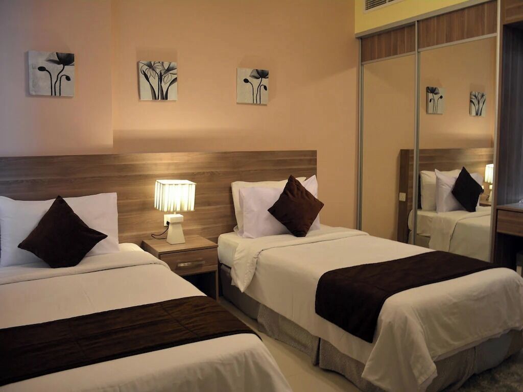 Bộ đồ giường cao cấp, chăn bông, nệm cao su hoạt tính (memory foam) 