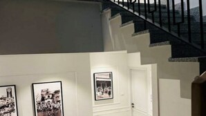 A staircase with a handrail and a door at the bottom. - Hotel Wonder Hills @ Har ki Pauri Road Haridwar (Haridwar)