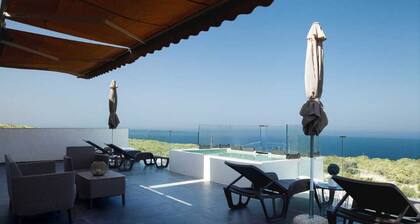 Villa Hacienda w/ Pool and View Over the Horizon
