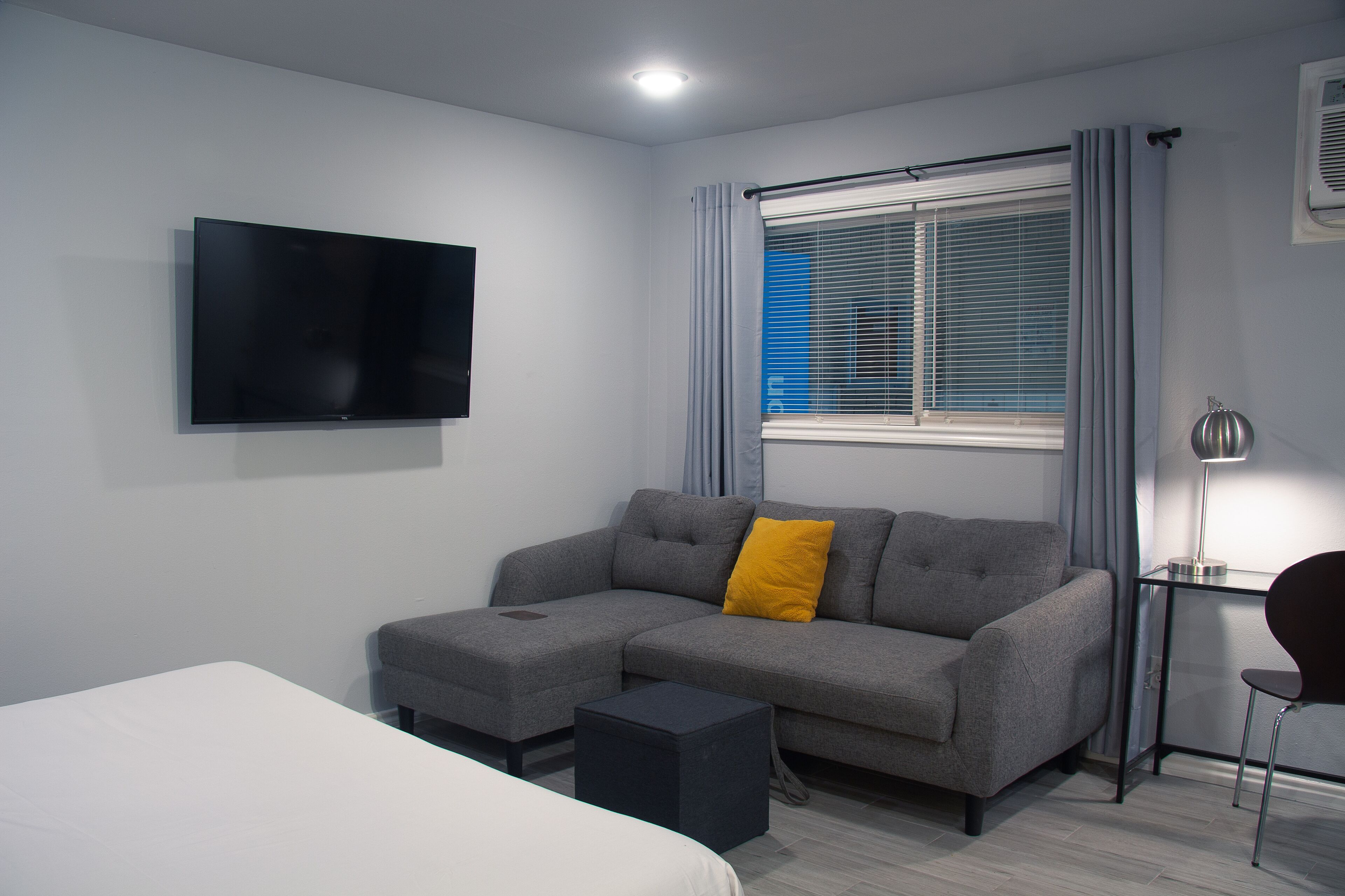 Your Montrose Studios! Sleeps 40/20BR/20BA/20PA