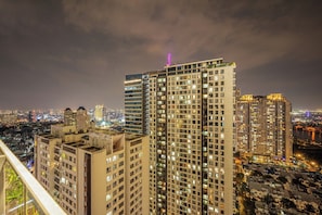 Terrace/patio - Luxury Sunwah Apartment near Landmark 81 - City View (Ho Chi Minh City)