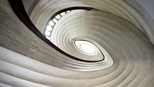 A spiral staircase with a textured wall and a central light source. - HOUSE OF PRINCE AMBA ALAGI (ST. MARITIME) GENOVABNB.IT (GENOVA)