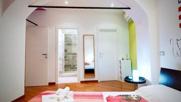 2 habitaciones, tabla de planchar con plancha, wifi y ropa de cama