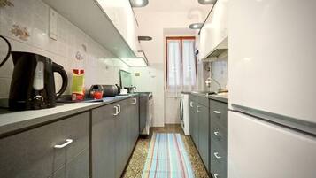 Microwave, oven, stovetop, coffee/tea maker