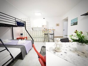 1 bedroom, WiFi, bed sheets