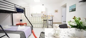 UNDERWATER DWELLING IN FRONT OF THE AQUARIUM GENOVABNB.IT