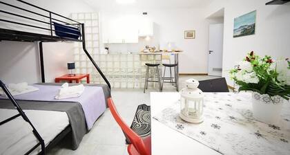 UNDERWATER DWELLING IN FRONT OF THE AQUARIUM GENOVABNB.IT