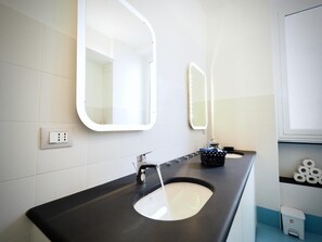 Hårføner og håndklær