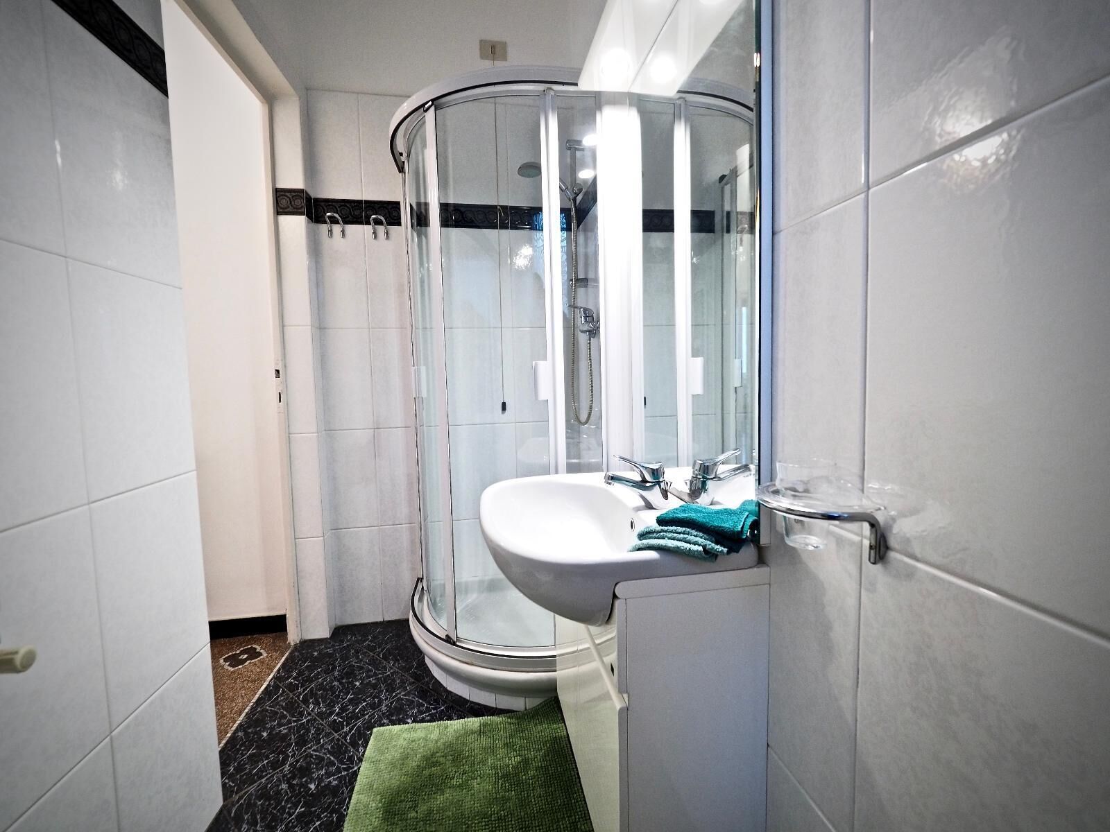 Set di cortesia gratuito, asciugacapelli, asciugamani