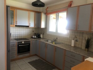 Vila | Cozinha privada | Geladeira, fogão, cooktop, cafeteira/chaleira