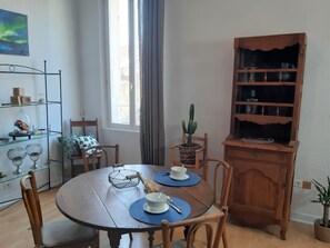 Dining - Rare Cassis duplex apartment, 5 minutes from the beach and port on foot (Cassis)